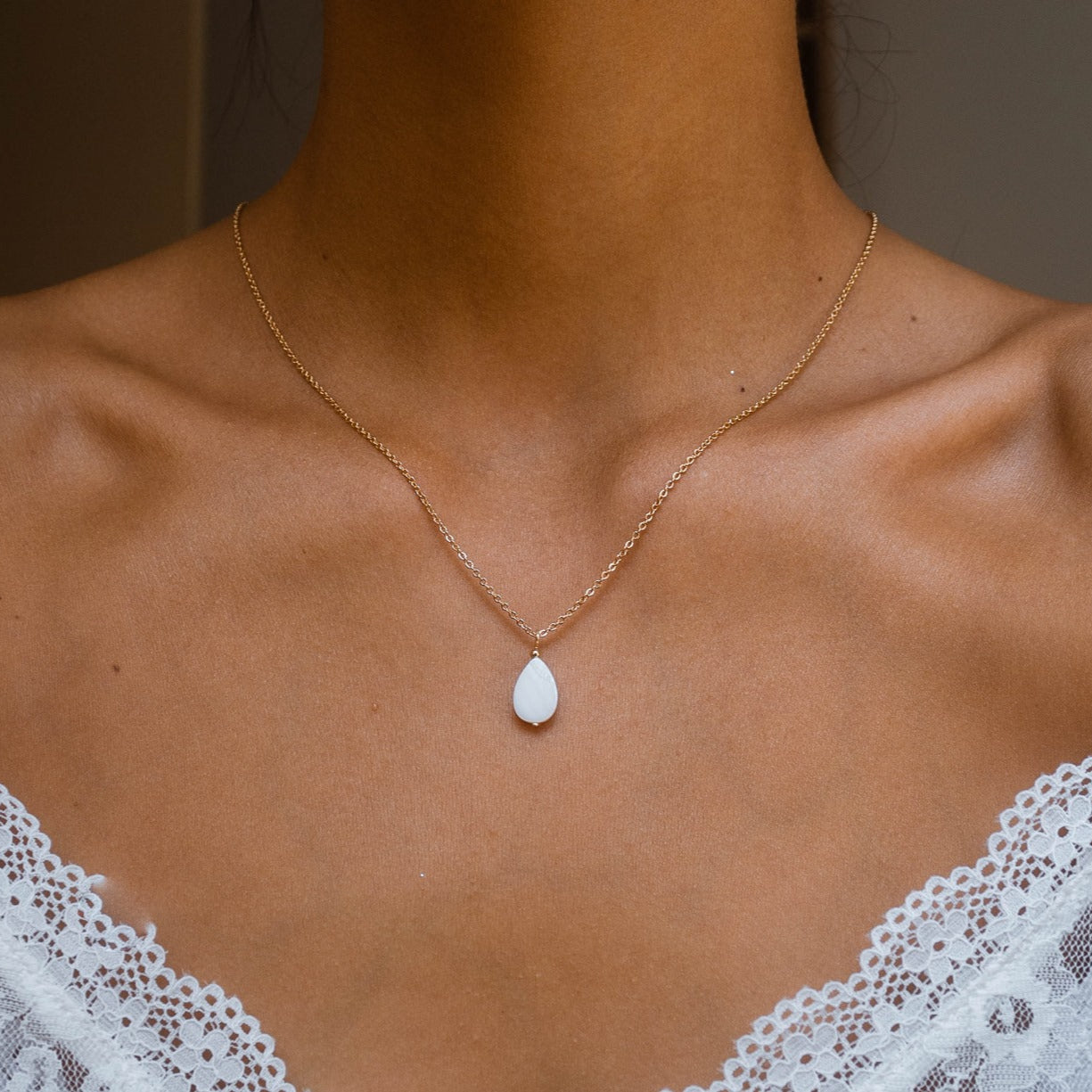 Collar de Nacar Blanco Arya