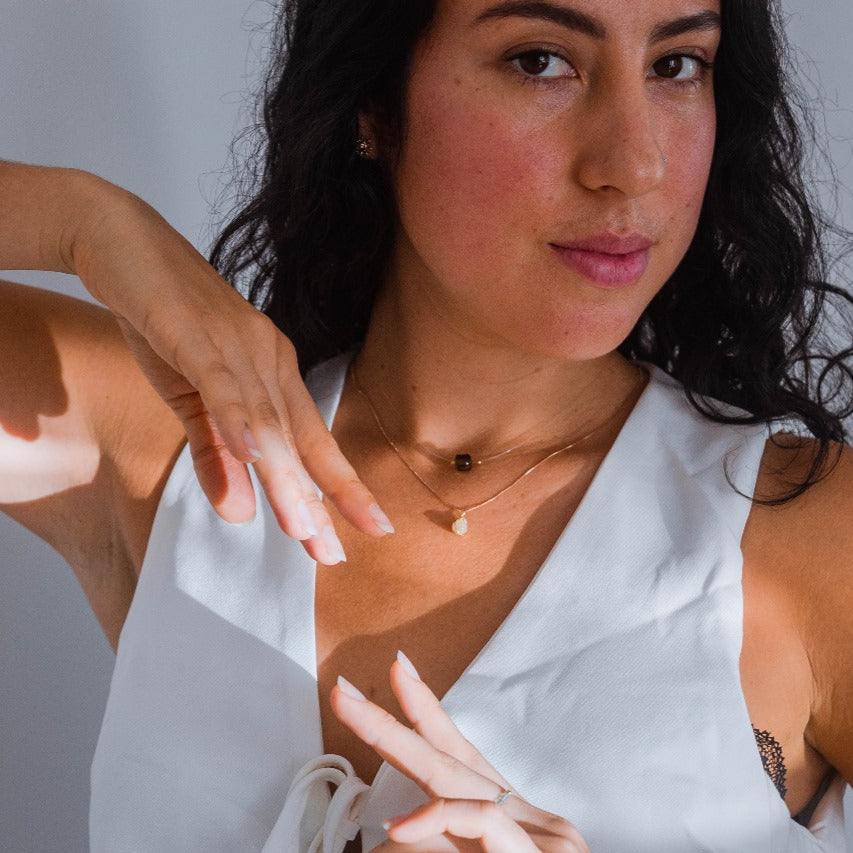 Pack Gargantilla Dakota Cuarzo ahumado + Collar Jana Agata Blanca