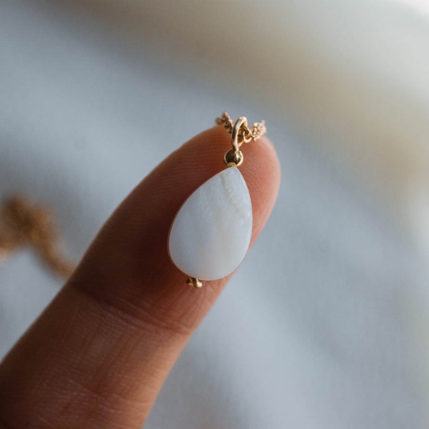 Collar de Nacar Blanco Arya